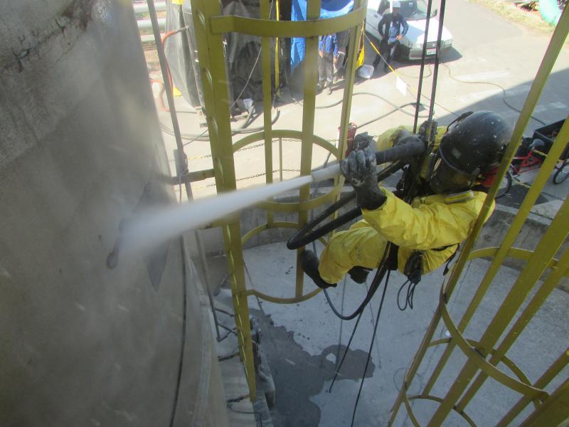 Hidrojateamento em Altura com Alpinismo Industrial