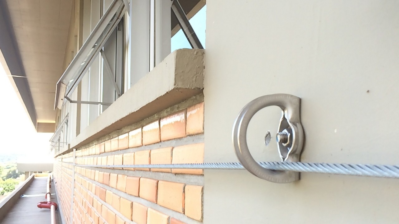 Montagem de Sistemas de Ancoragem com Alpinismo Industrial